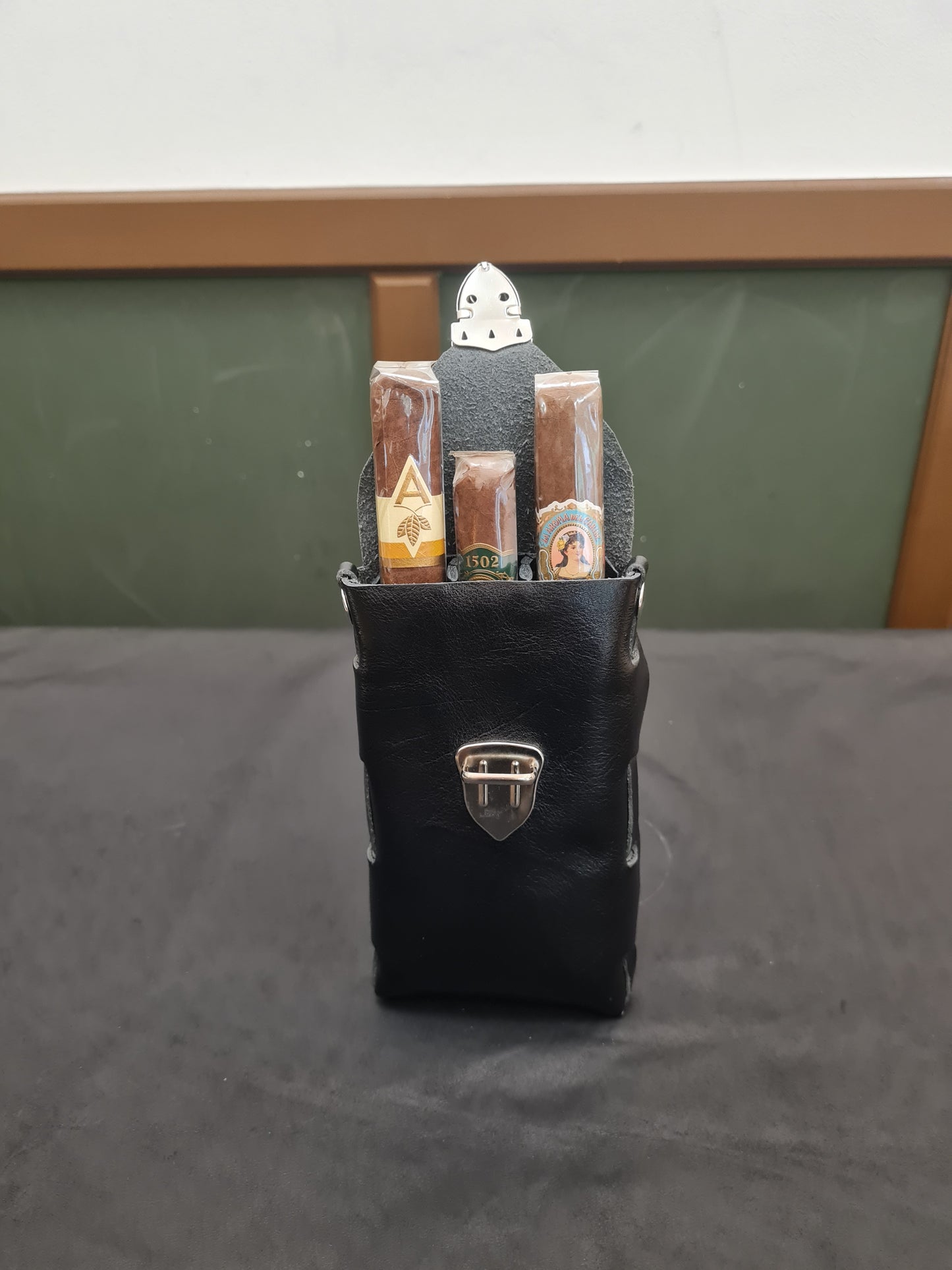 Zigarren-Gürteltasche aus Leder