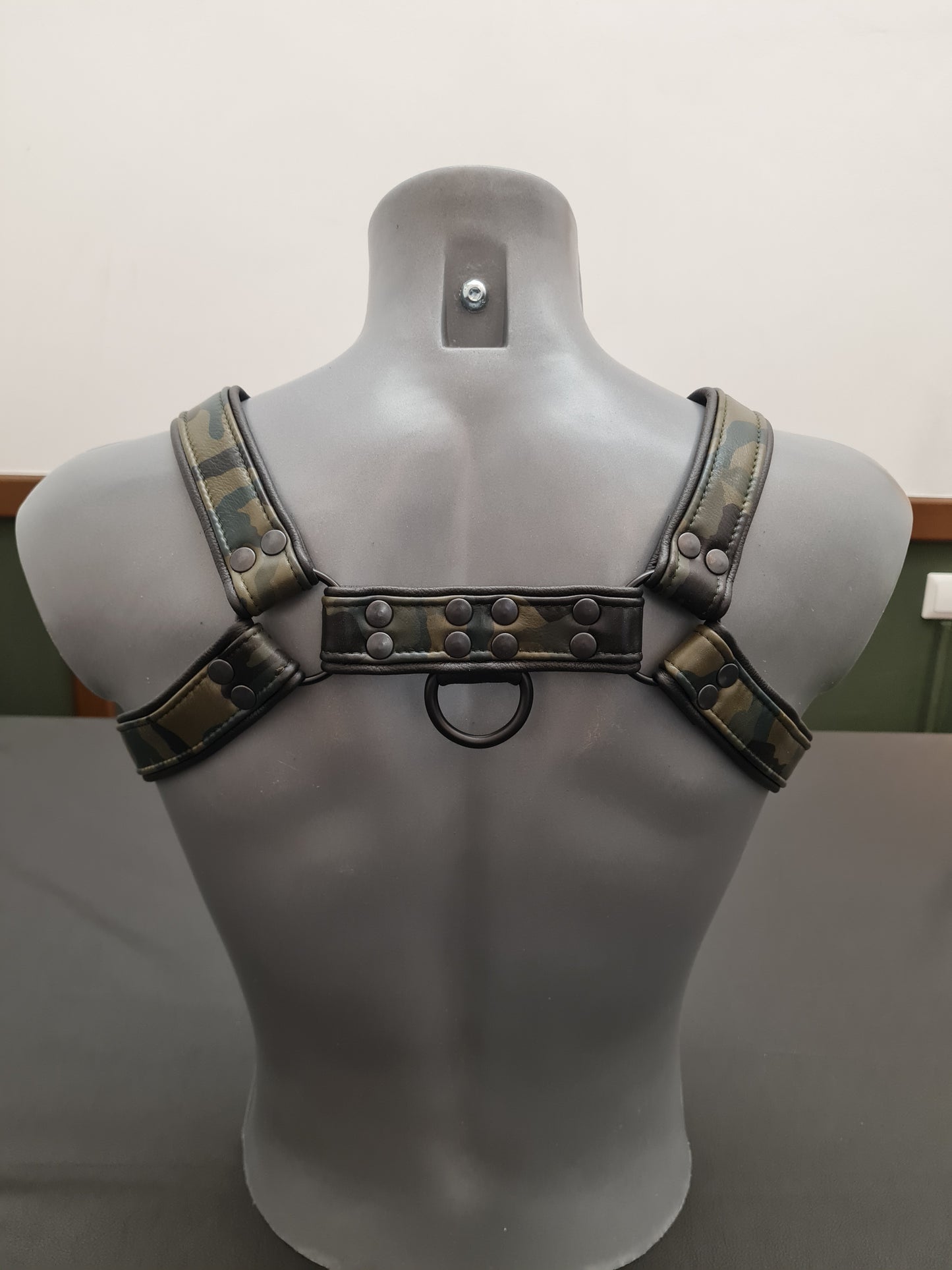 Military Harness mit Paspel und Schnalle