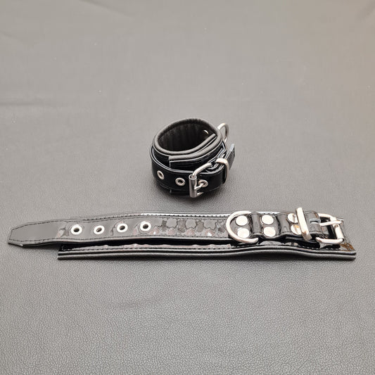 Lack Fessel mit Paspel