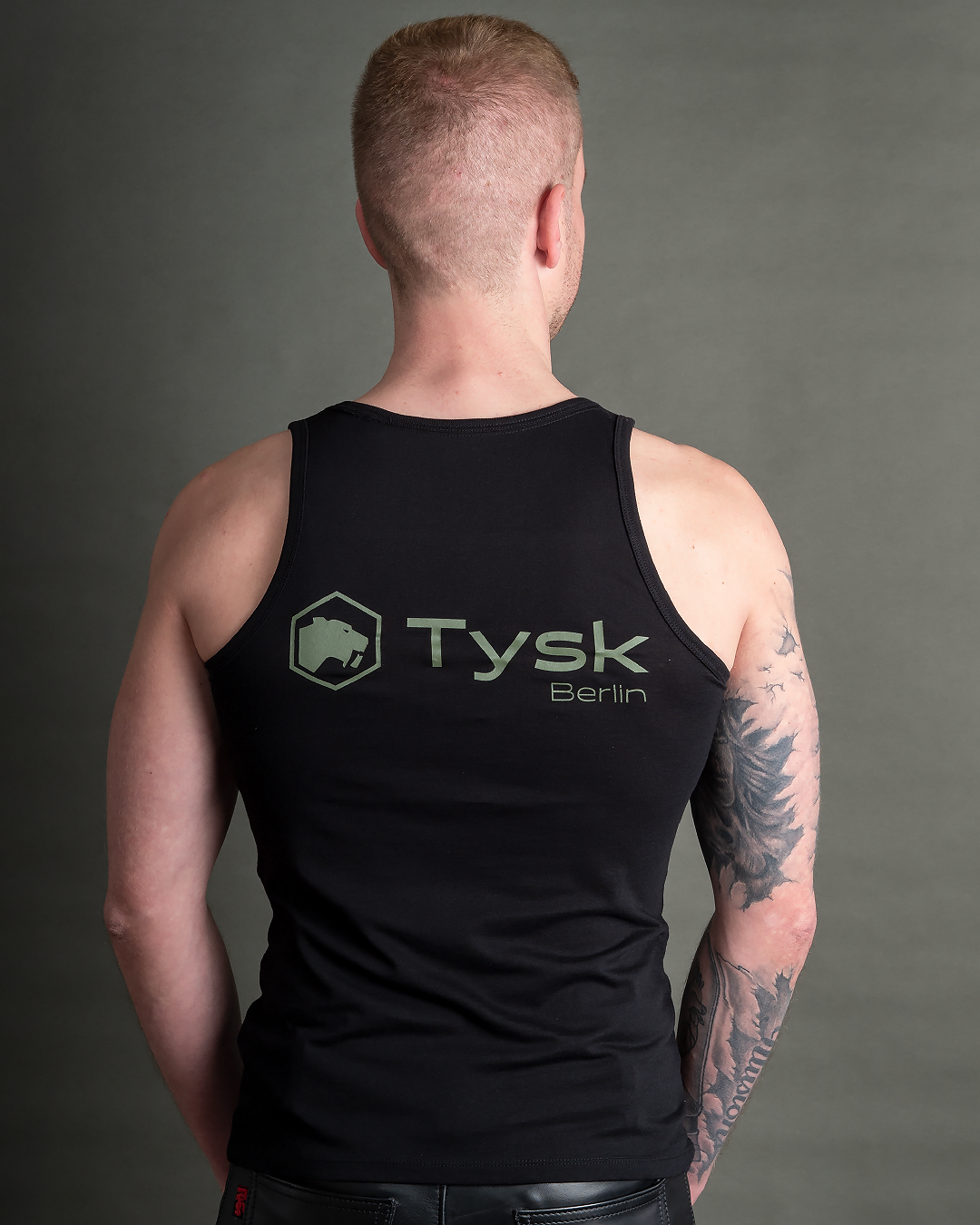 Tank Top schwarz mit kleinem Logo
