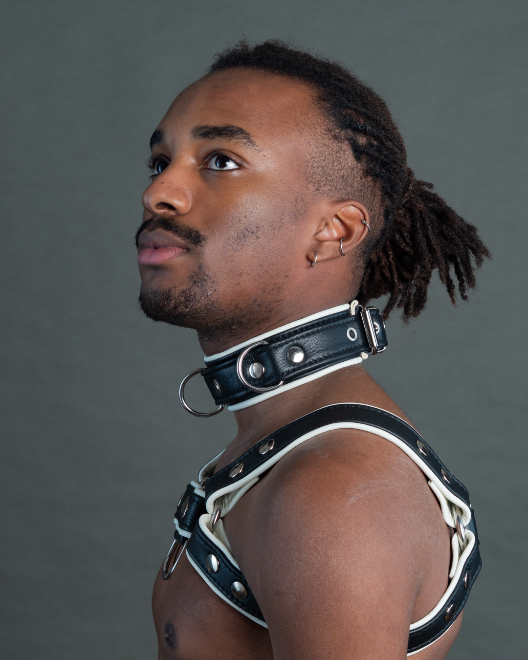 Halsband mit Paspel