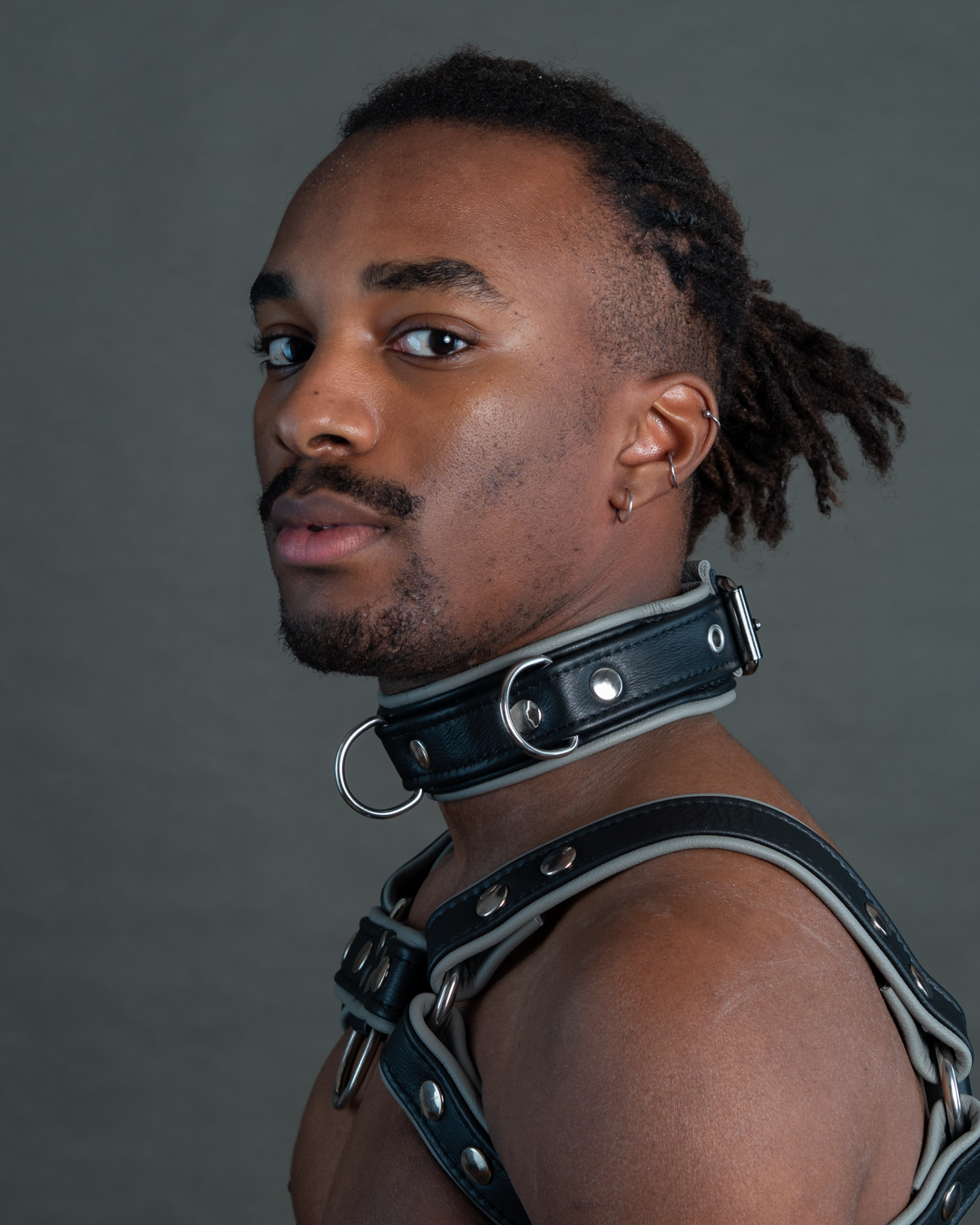 Halsband mit Paspel